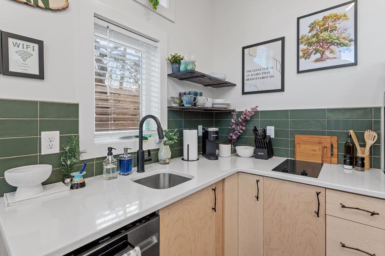 Vila The Acorn - Tiny House In Historic Oakwood Raleigh Exteriér fotografie